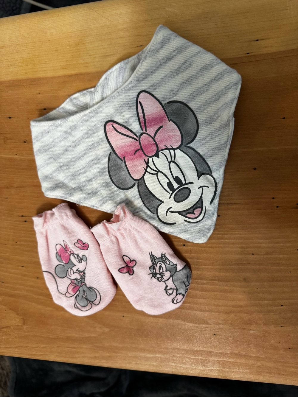 Disney Pink & Gray Minnie Mouse Bib and Mittens Set